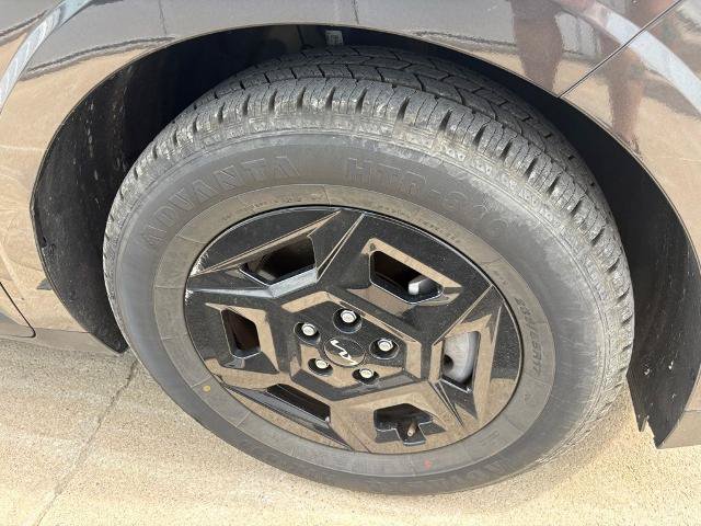 Used 2025 Kia Carnival FWD image 7
