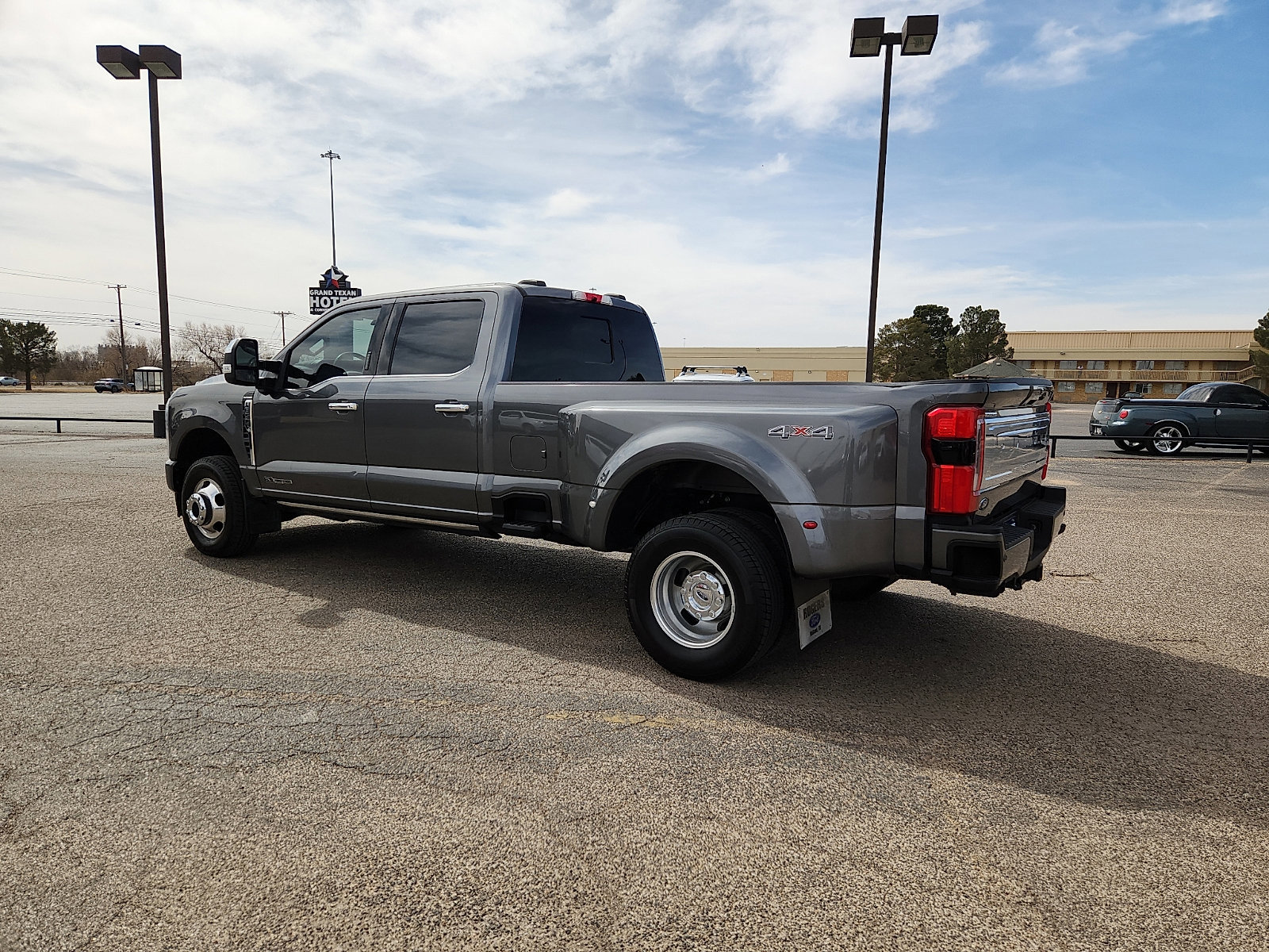 Certified 2024 Ford F350 Platinum image 2