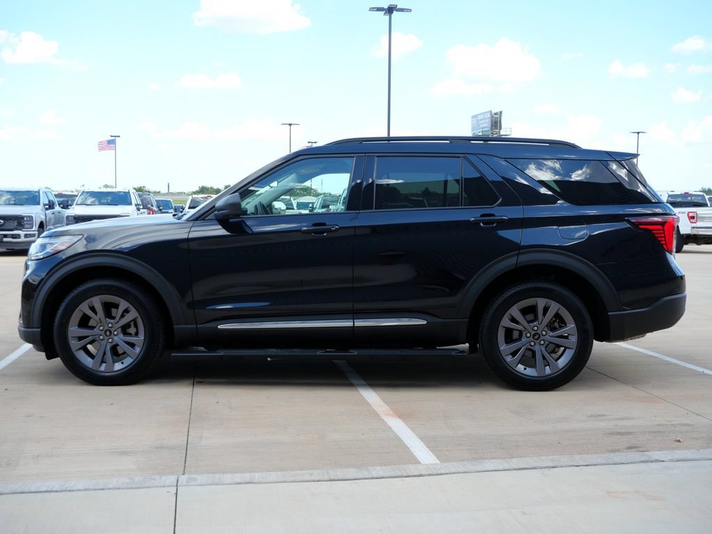 Certified 2025 Ford Explorer Active w/ Active Comfort Package AWD/4WD image 3