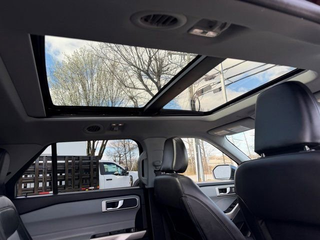 Certified 2022 Ford Explorer XLT w/ Equipment Group 202A AWD/4WD image 12