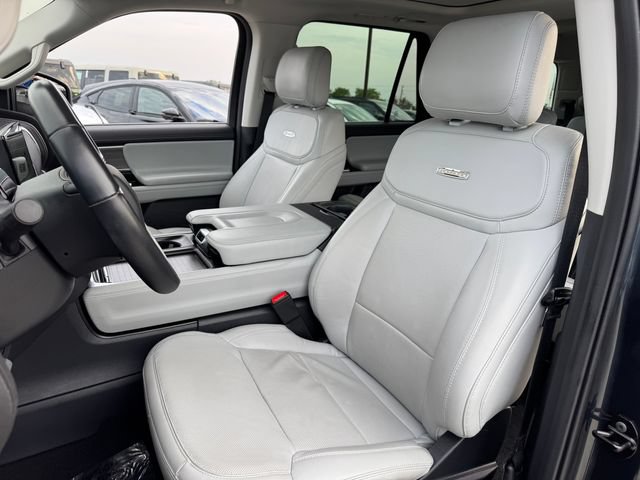 Certified 2025 Ford Expedition Platinum w/ Driver's Package AWD/4WD image 14