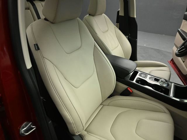 Certified 2022 Ford Edge Titanium w/ Class II Trailer Tow Package image 47