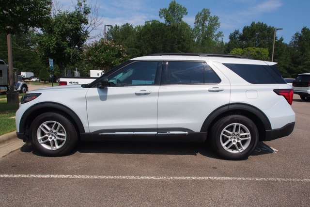 Certified 2025 Ford Explorer Active RWD image 4
