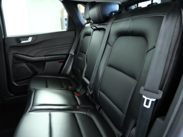 Certified 2025 Ford Escape Platinum AWD/4WD image 15