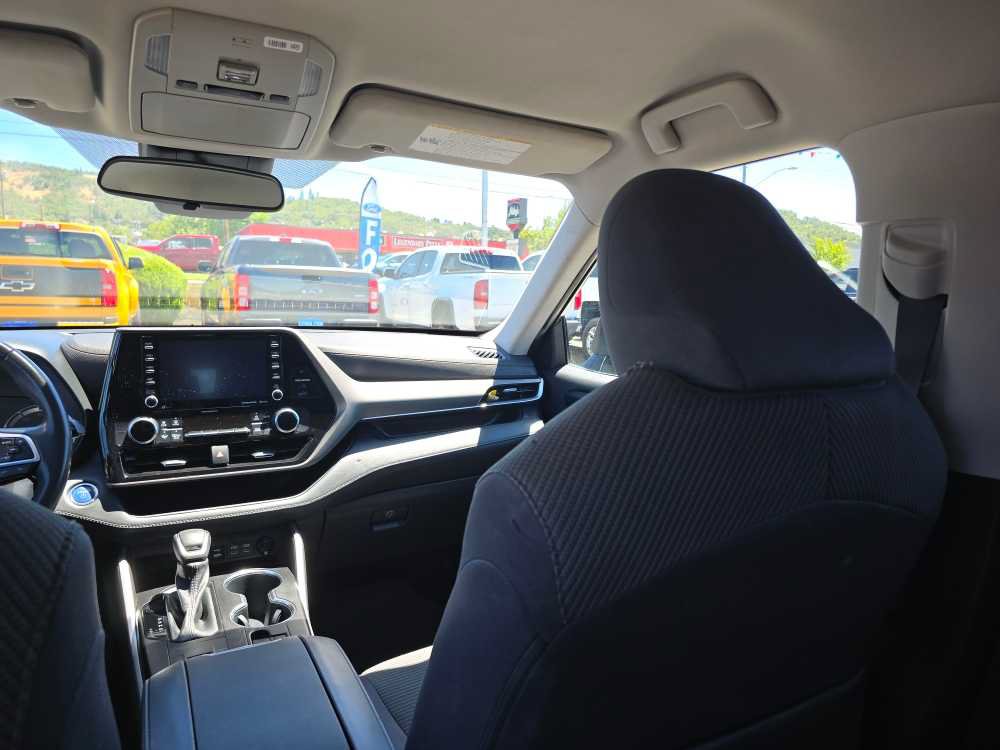 Used 2022 Toyota Highlander LE FWD image 14