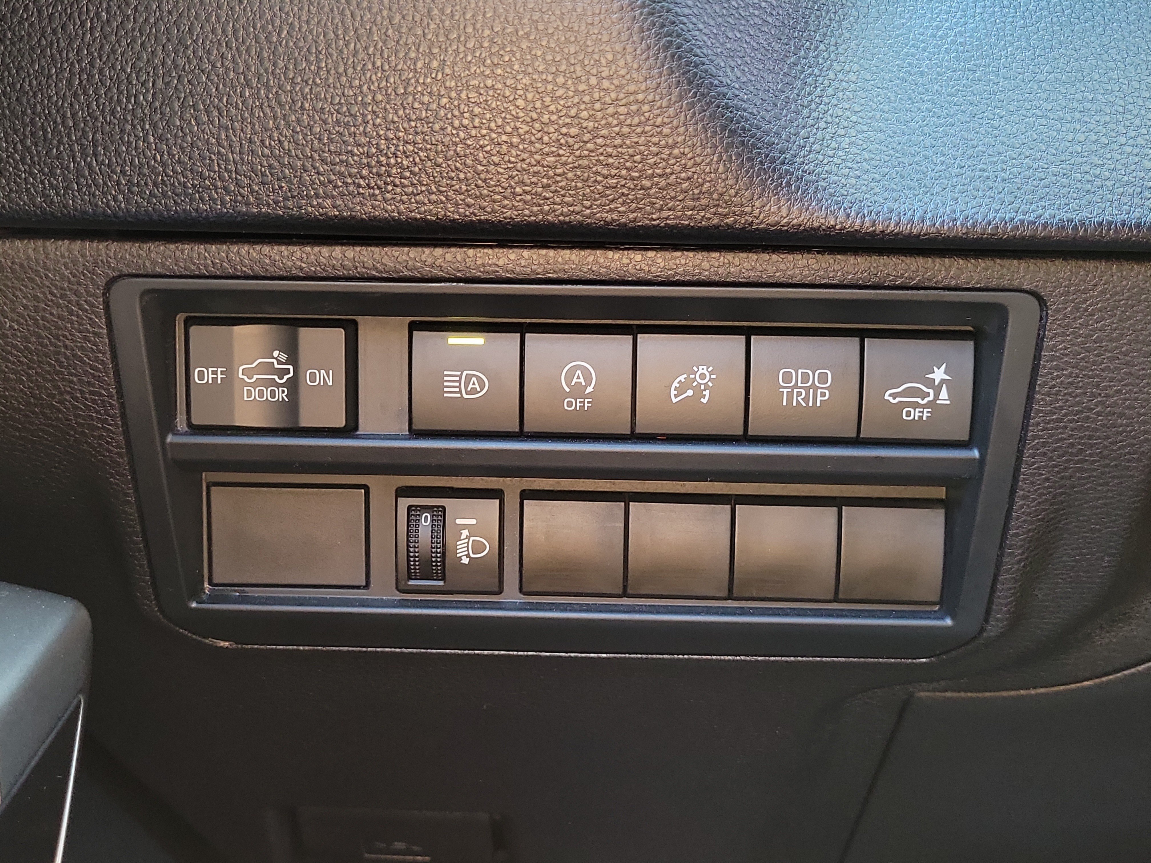 Used 2026 Toyota Tundra SR5 w/ SR5 Convenience Package AWD/4WD image 26