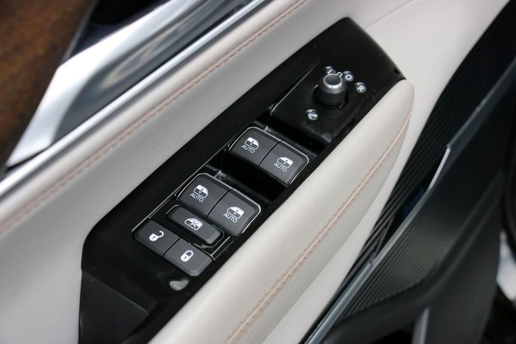 Used 2023 Jeep Grand Wagoneer Series II AWD/4WD image 17
