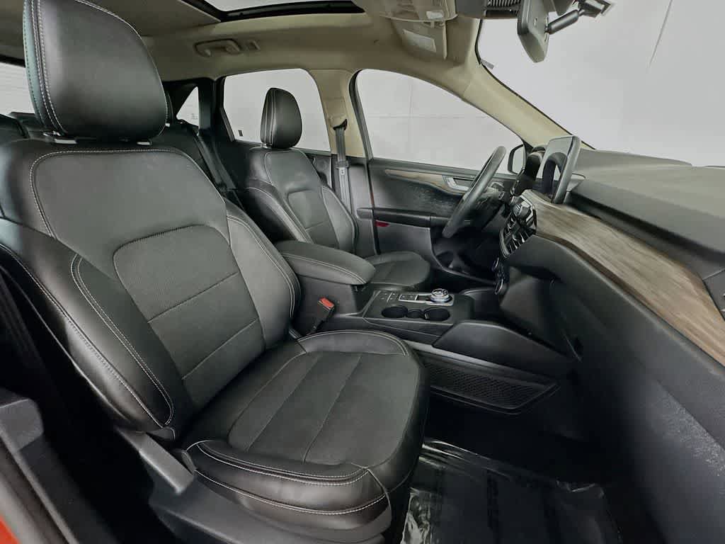 Certified 2020 Ford Escape Titanium AWD/4WD image 15