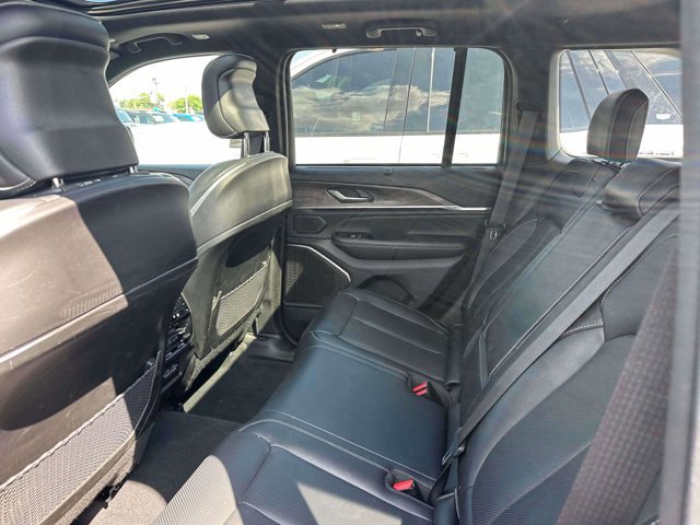 Used 2023 Jeep Grand Cherokee Overland w/ Luxury Tech Group IV image 10