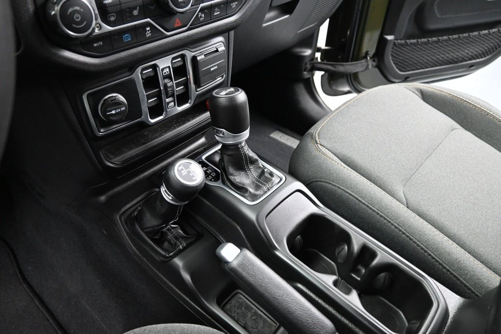Used 2024 Jeep Wrangler Unlimited w/ Convenience Group AWD/4WD image 14