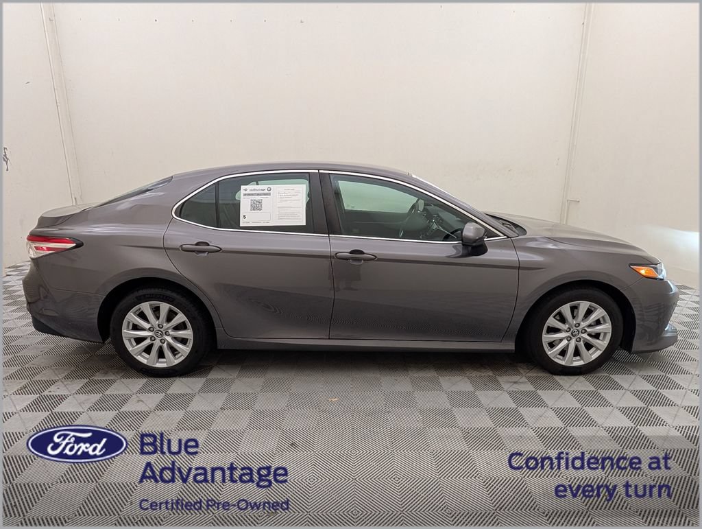 Used 2018 Toyota Camry LE FWD image 2