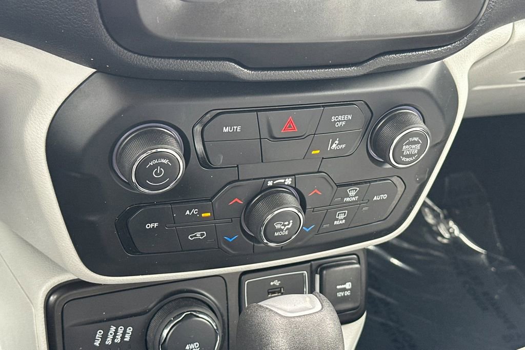 Used 2021 Jeep Renegade Latitude AWD/4WD image 23