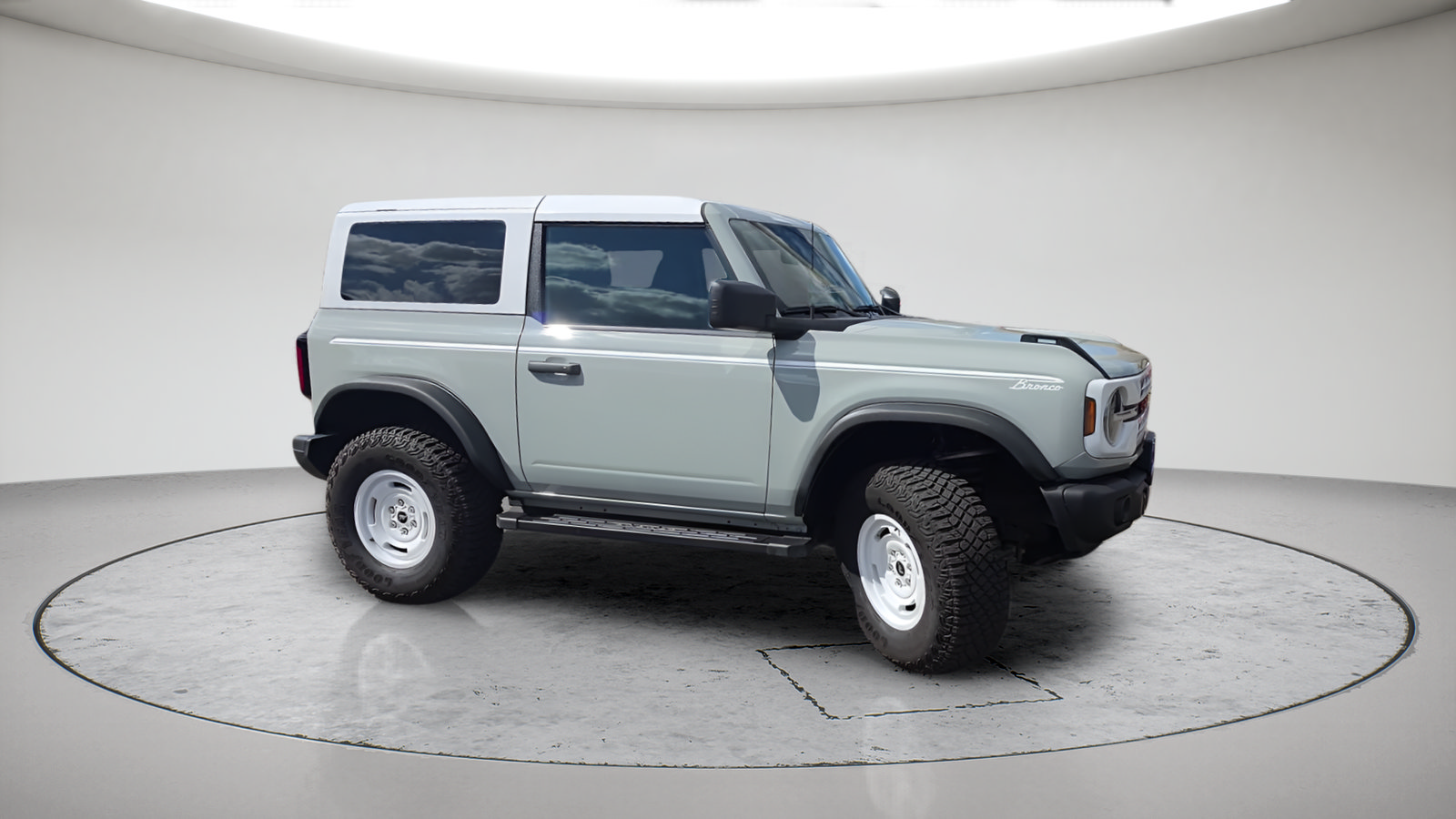 Certified 2024 Ford Bronco Heritage Edition AWD/4WD image 4