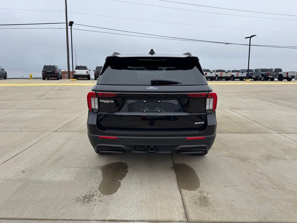 Certified 2025 Ford Explorer ST-Line AWD/4WD image 4