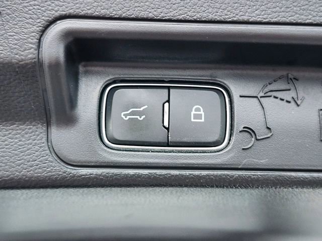 Certified 2022 Ford Explorer XLT w/ Equipment Group 202A image 34