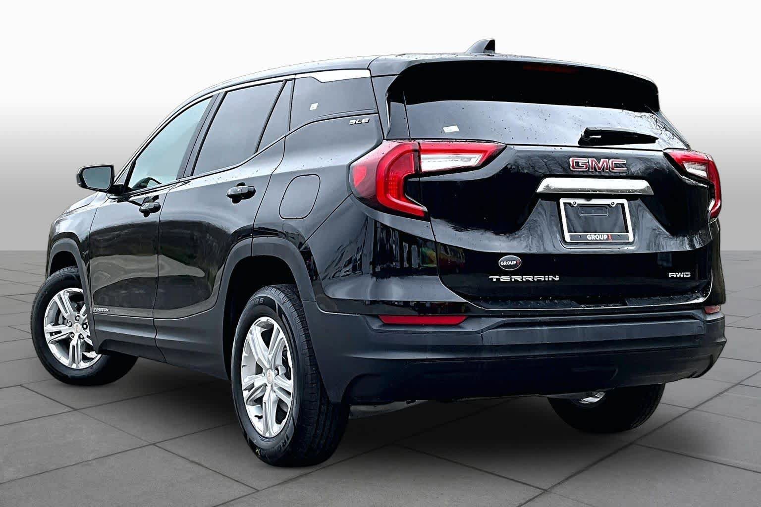 Used 2024 GMC Terrain SLE AWD/4WD image 12