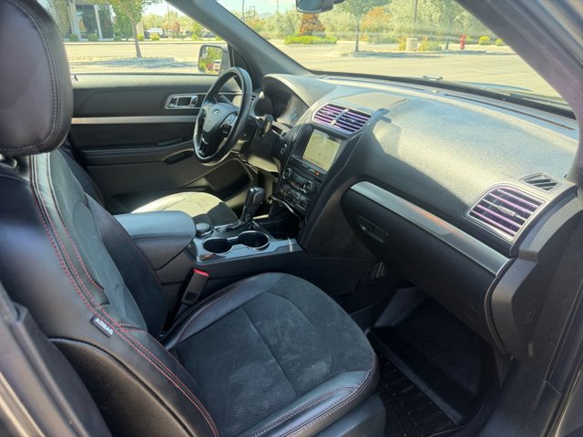 Certified 2018 Ford Explorer XLT w/ Equipment Group 202A AWD/4WD image 28