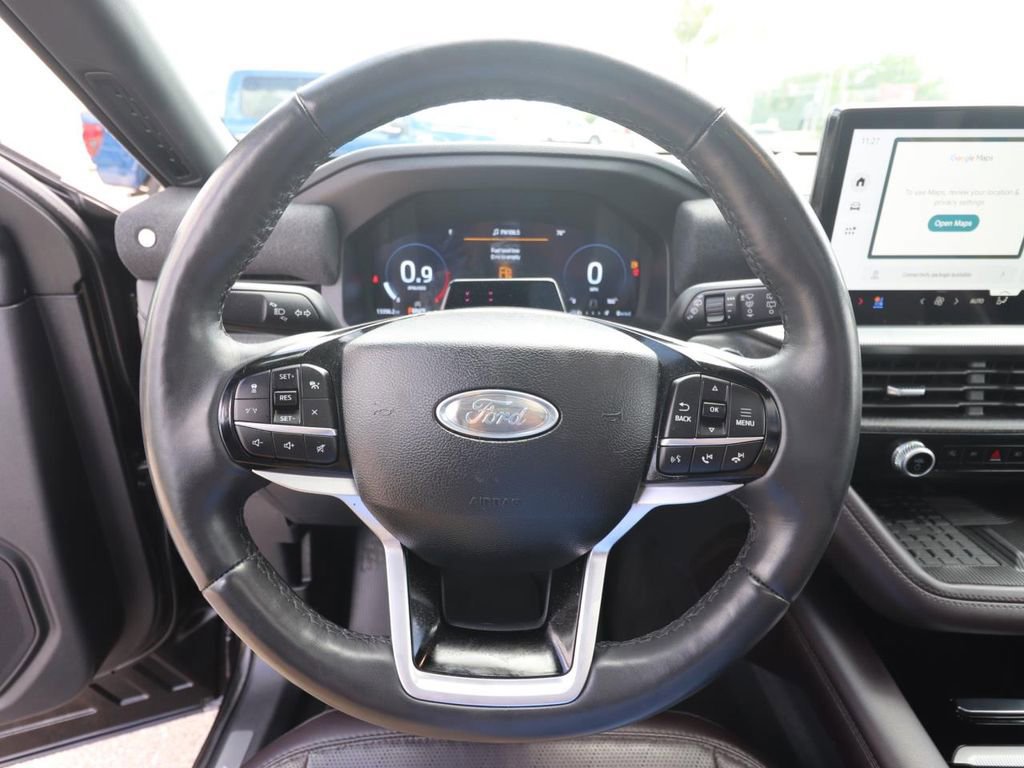 Certified 2025 Ford Explorer Platinum image 18