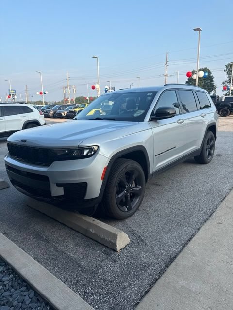 Used 2023 Jeep Grand Cherokee L Laredo AWD/4WD image 2