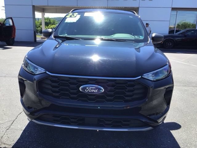 Certified 2023 Ford Escape ST-Line w/ Tech Pack #1 AWD/4WD image 3