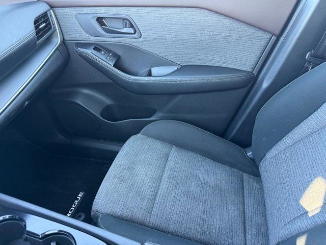Used 2022 Nissan Rogue S FWD image 19