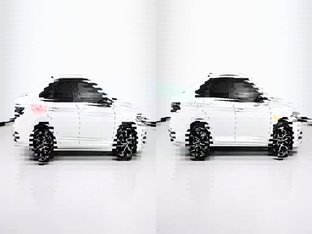 Used 2022 Volkswagen Jetta Sport image 6