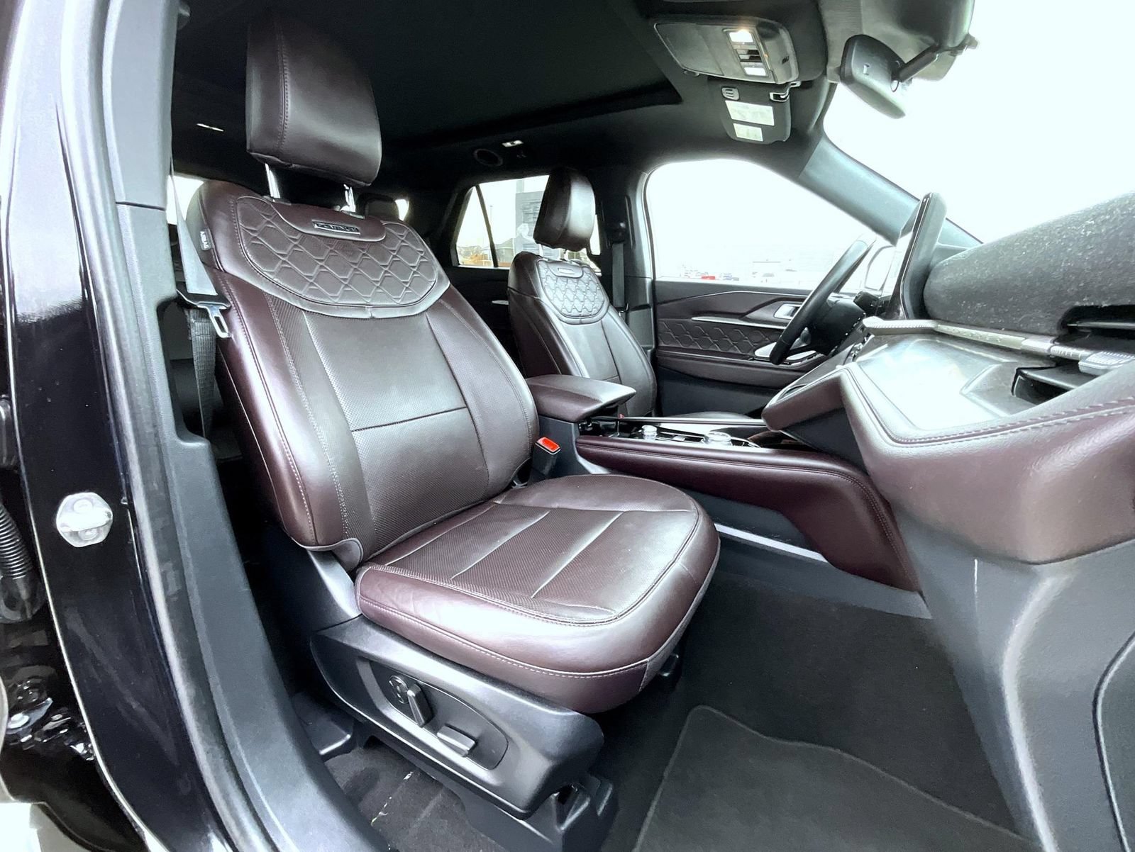 Certified 2025 Ford Explorer Platinum w/ LUX Leather Package AWD/4WD image 16
