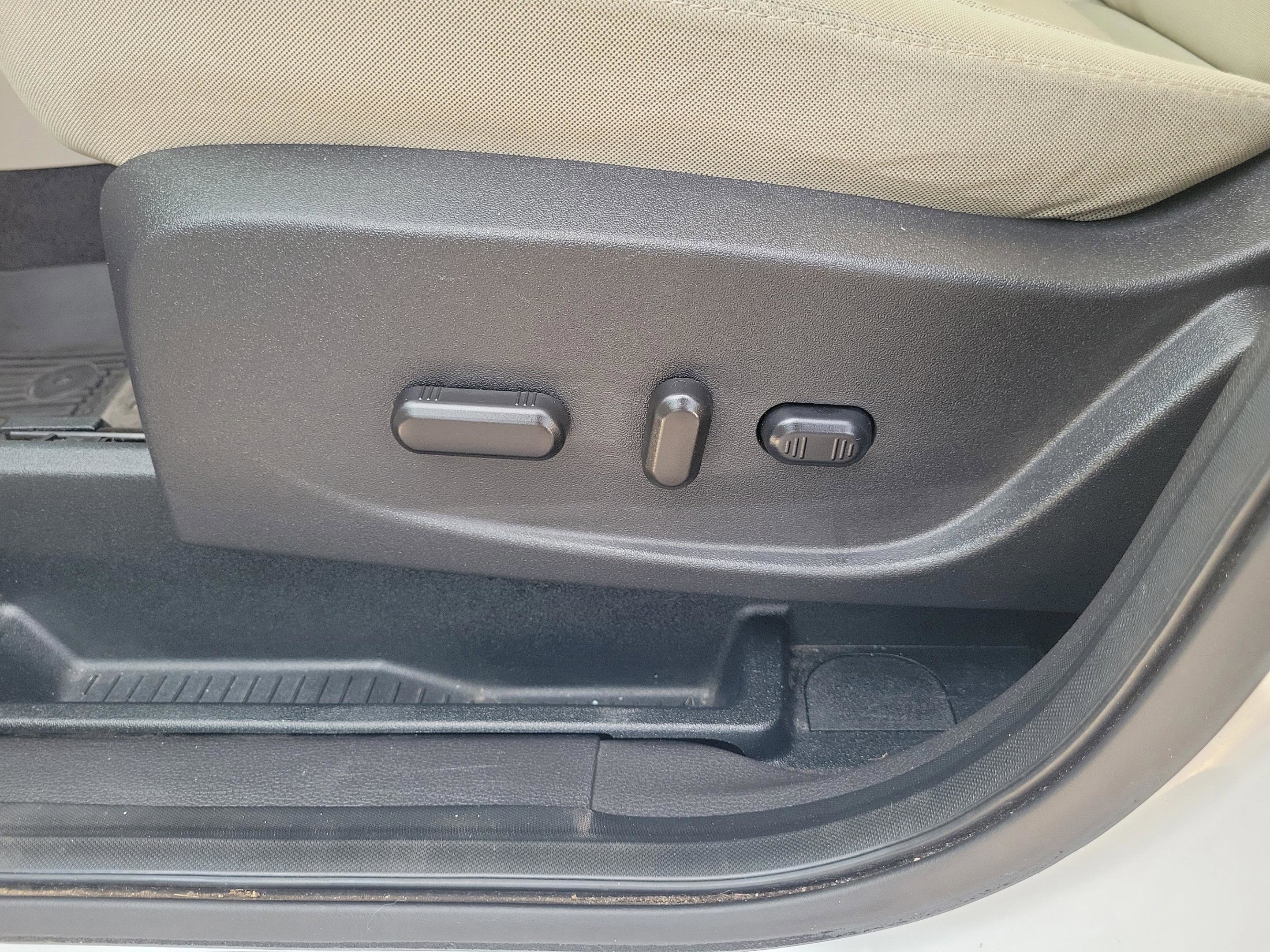 Certified 2018 Ford Escape SE w/ SE Sync 3 Package AWD/4WD image 15