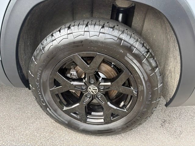 Used 2024 Volkswagen Atlas Peak Edition SE AWD/4WD image 42