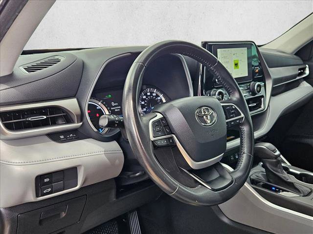Used 2023 Toyota Highlander XLE image 10