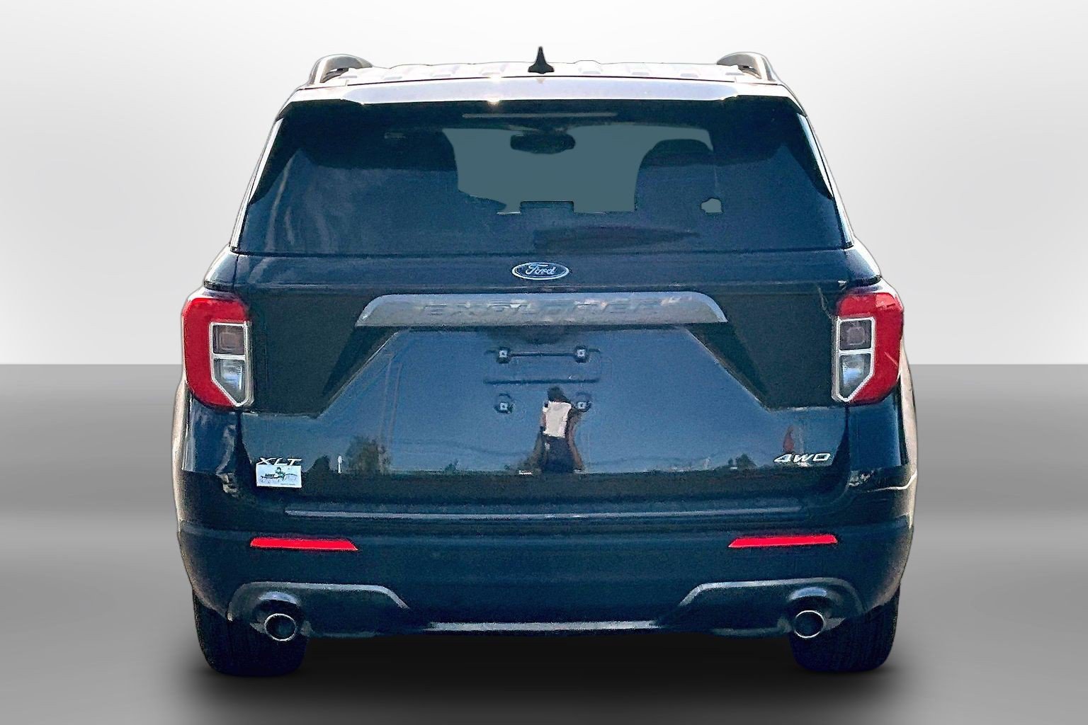 Certified 2023 Ford Explorer XLT w/ Equipment Group 202A AWD/4WD image 4