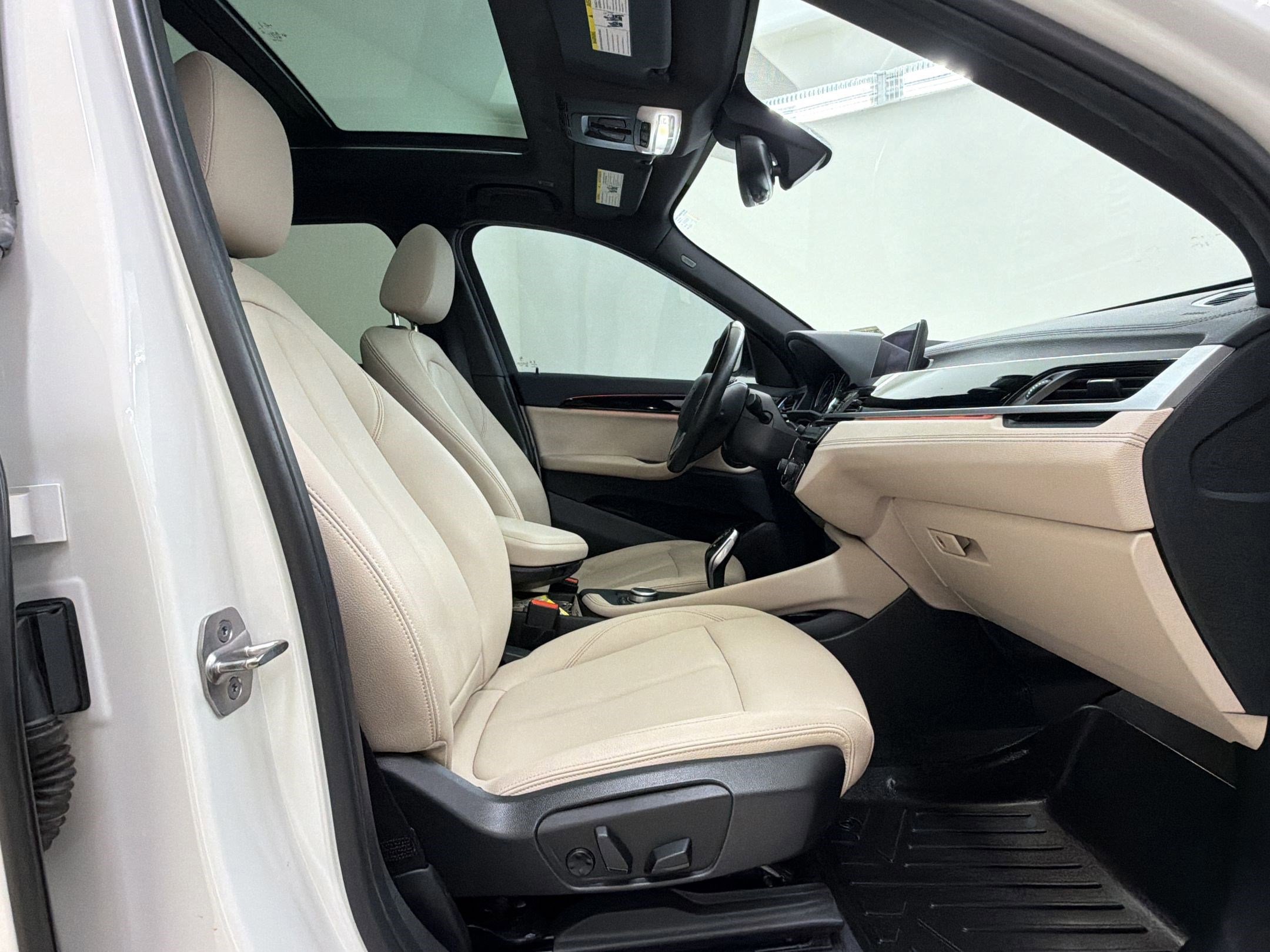 Used 2021 BMW X1 xDrive28i w/ Premium Package AWD/4WD image 30