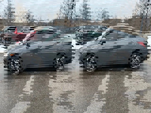 Used 2024 Hyundai Elantra SEL w/ Convenience Package image 6