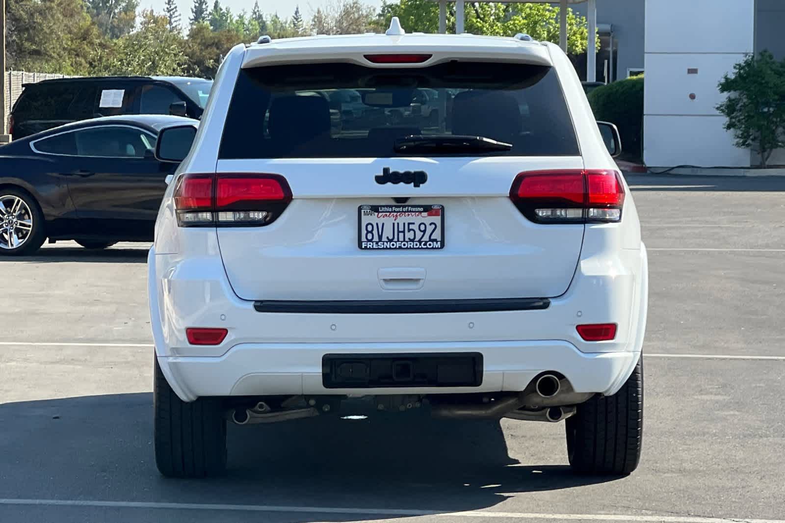 Used 2021 Jeep Grand Cherokee Laredo X image 4