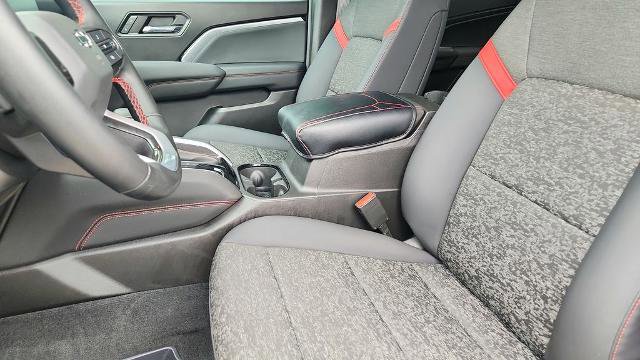 Used 2024 Chevrolet Colorado Z71 w/ Z71 Convenience Package 2 AWD/4WD image 11