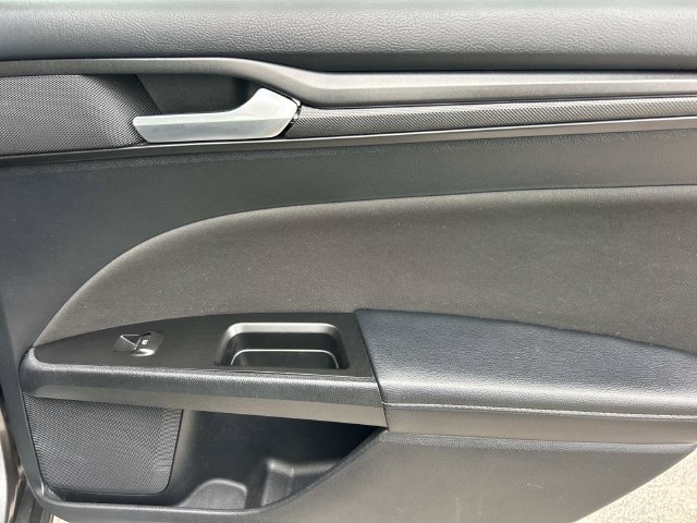 Certified 2018 Ford Fusion SE w/ Equipment Group 201A FWD image 22