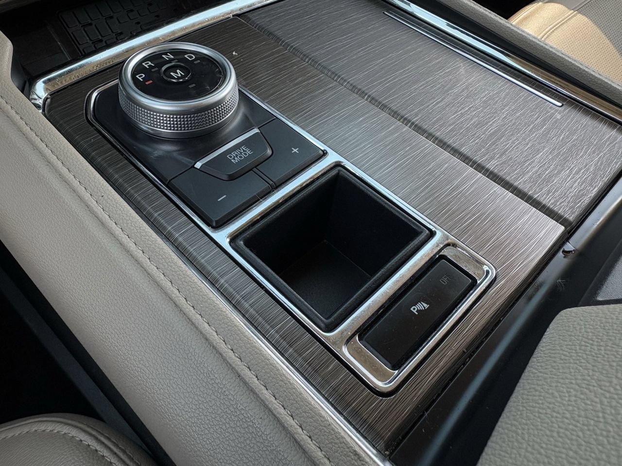 Certified 2024 Ford Expedition Limited RWD image 19