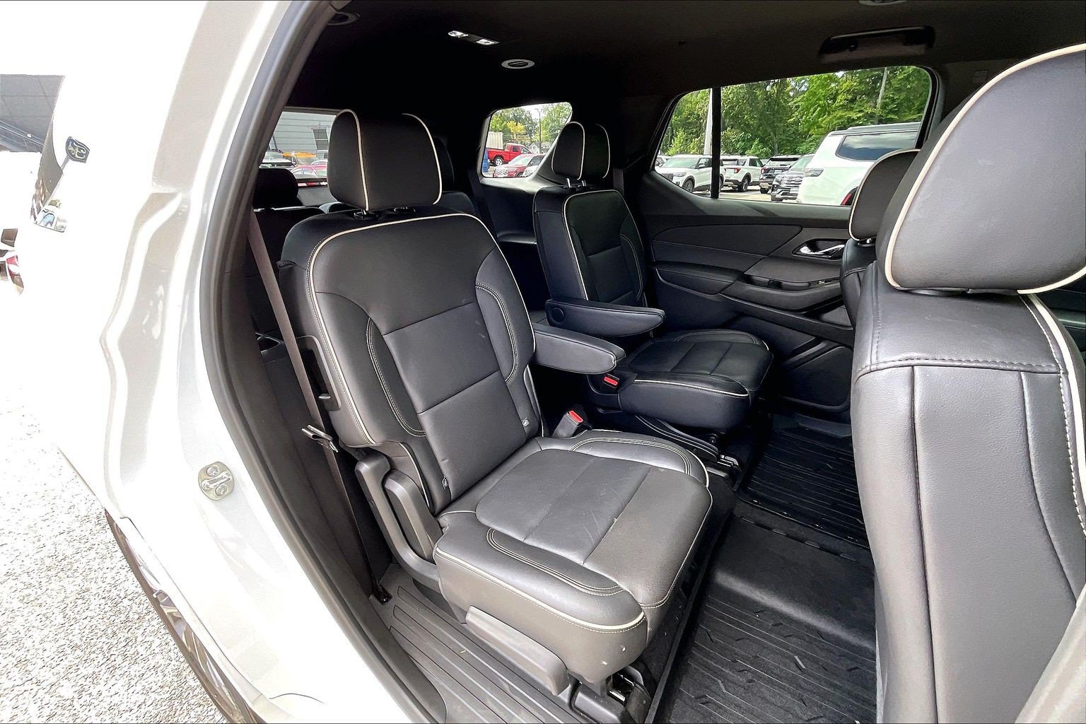 Used 2023 Chevrolet Traverse Premier AWD/4WD image 27