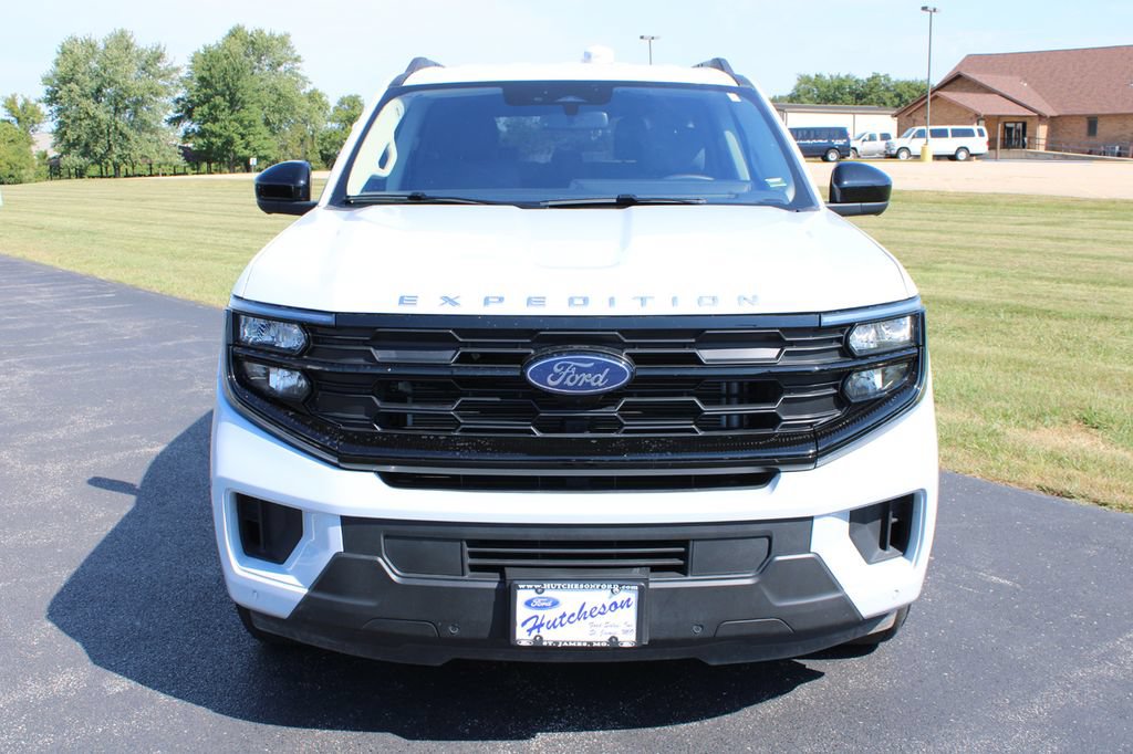 Certified 2025 Ford Expedition Active AWD/4WD image 2