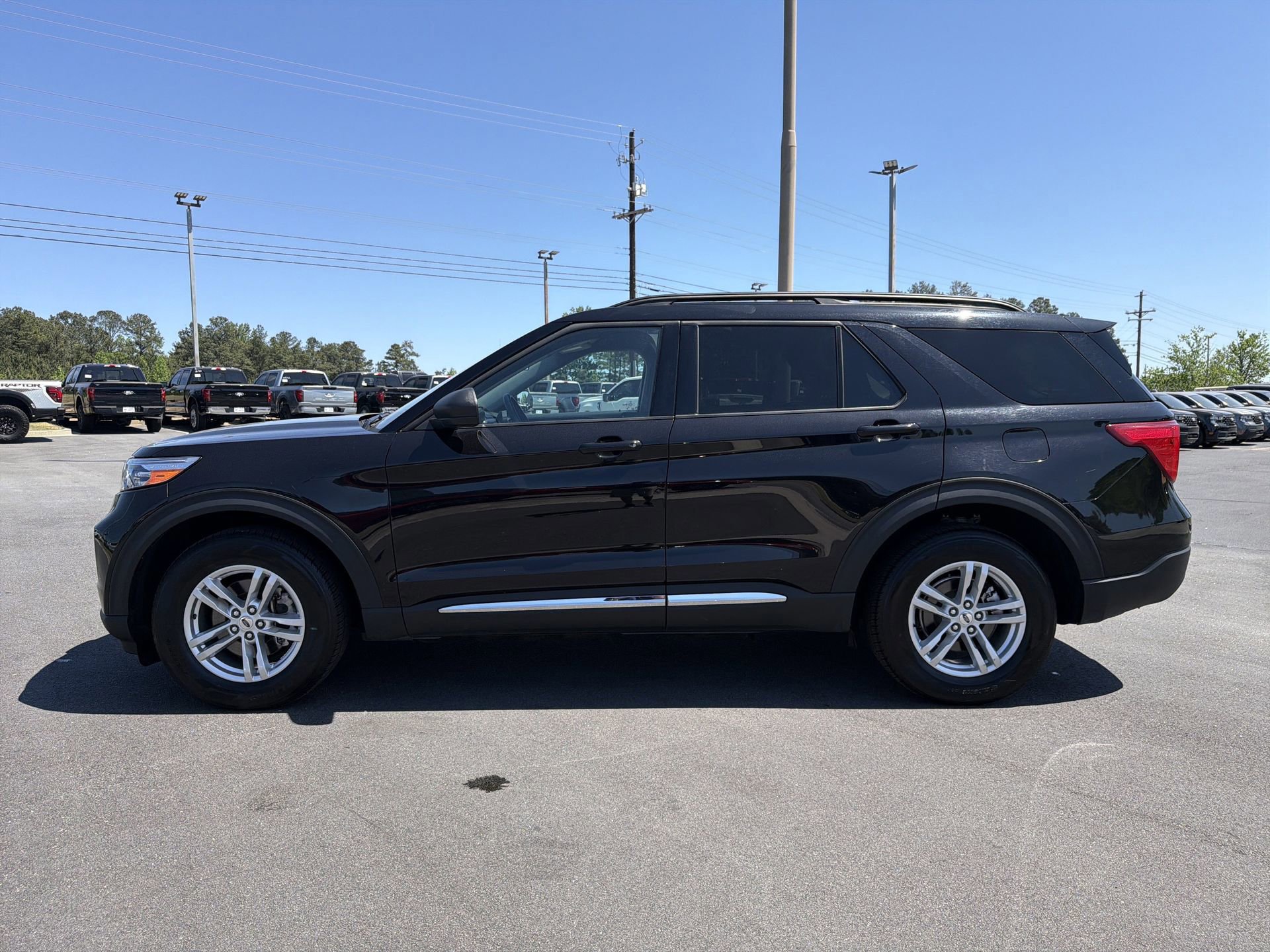 Certified 2024 Ford Explorer XLT w/ Equipment Group 202A AWD/4WD image 6