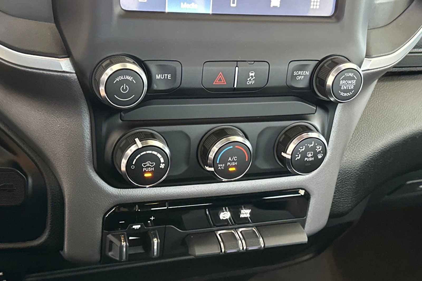 Used 2024 RAM 2500 Big Horn AWD/4WD image 20