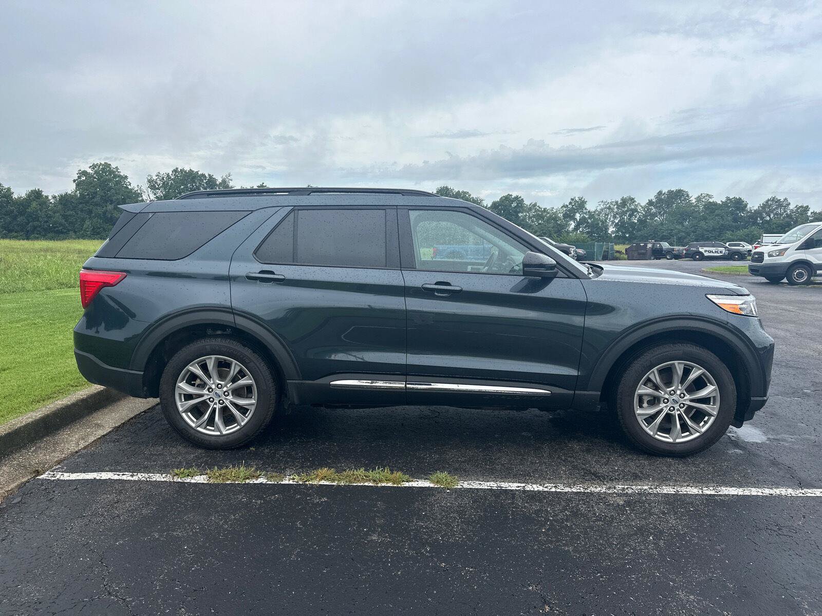 Certified 2024 Ford Explorer XLT w/ Equipment Group 202A AWD/4WD image 15