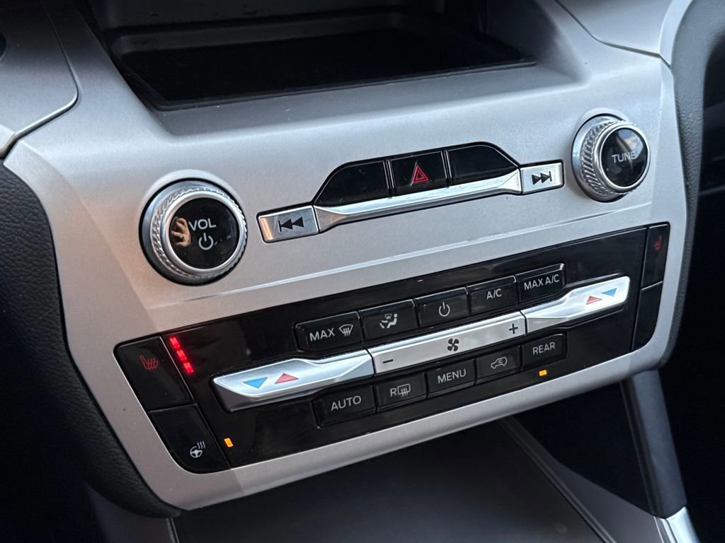 Certified 2022 Ford Explorer XLT w/ Equipment Group 202A image 23