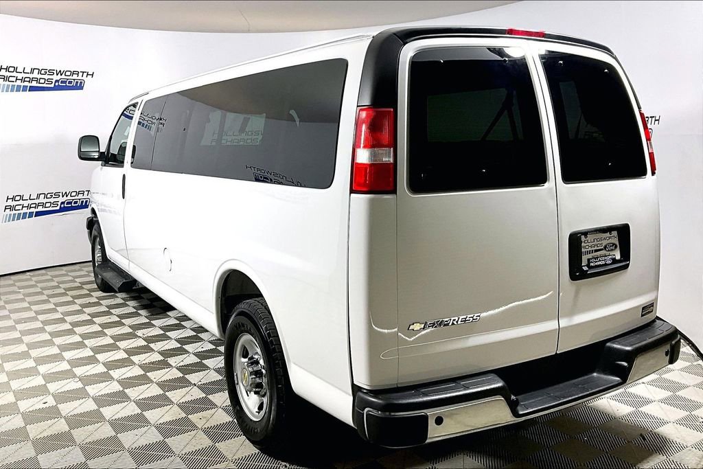 Used 2025 Chevrolet Express 3500 LT w/ LT Preferred Equipment Group RWD image 8