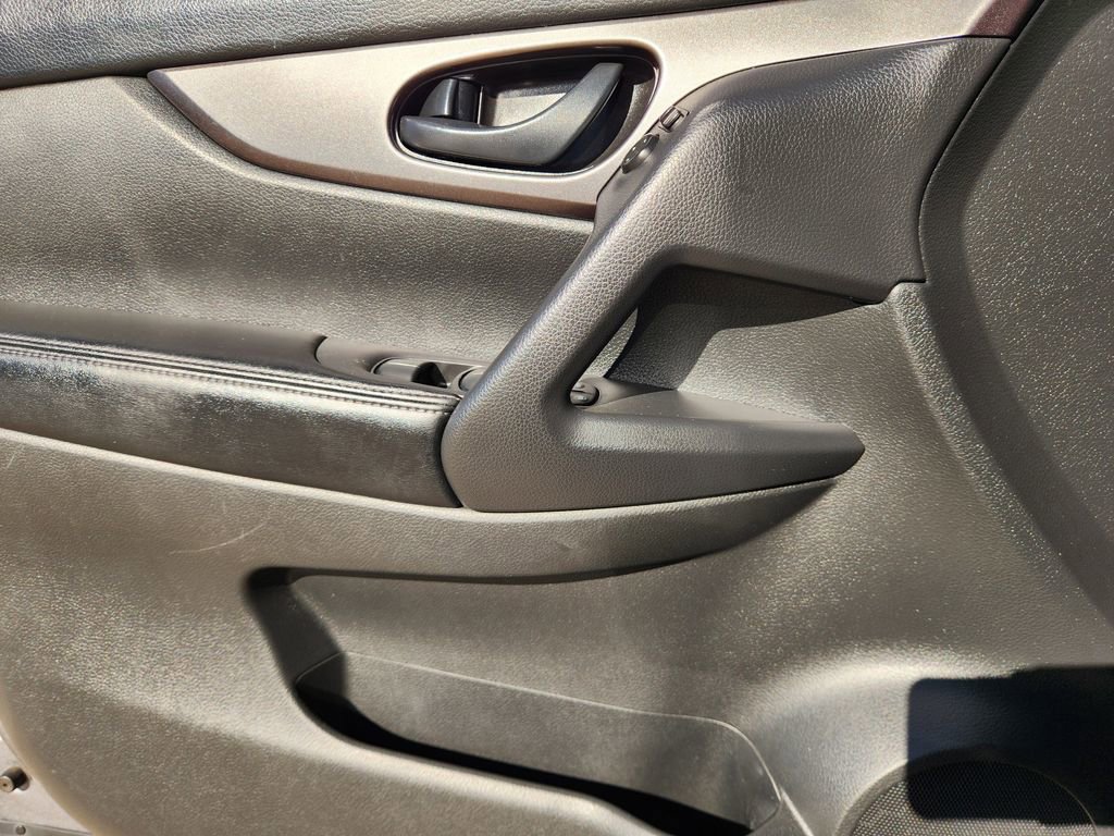 Used 2019 Nissan Rogue Sport S image 22