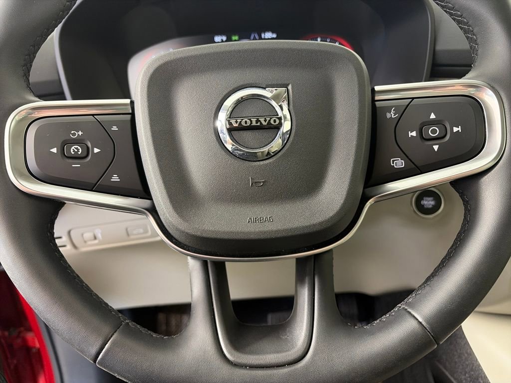 Used 2022 Volvo XC40 T5 Inscription image 16