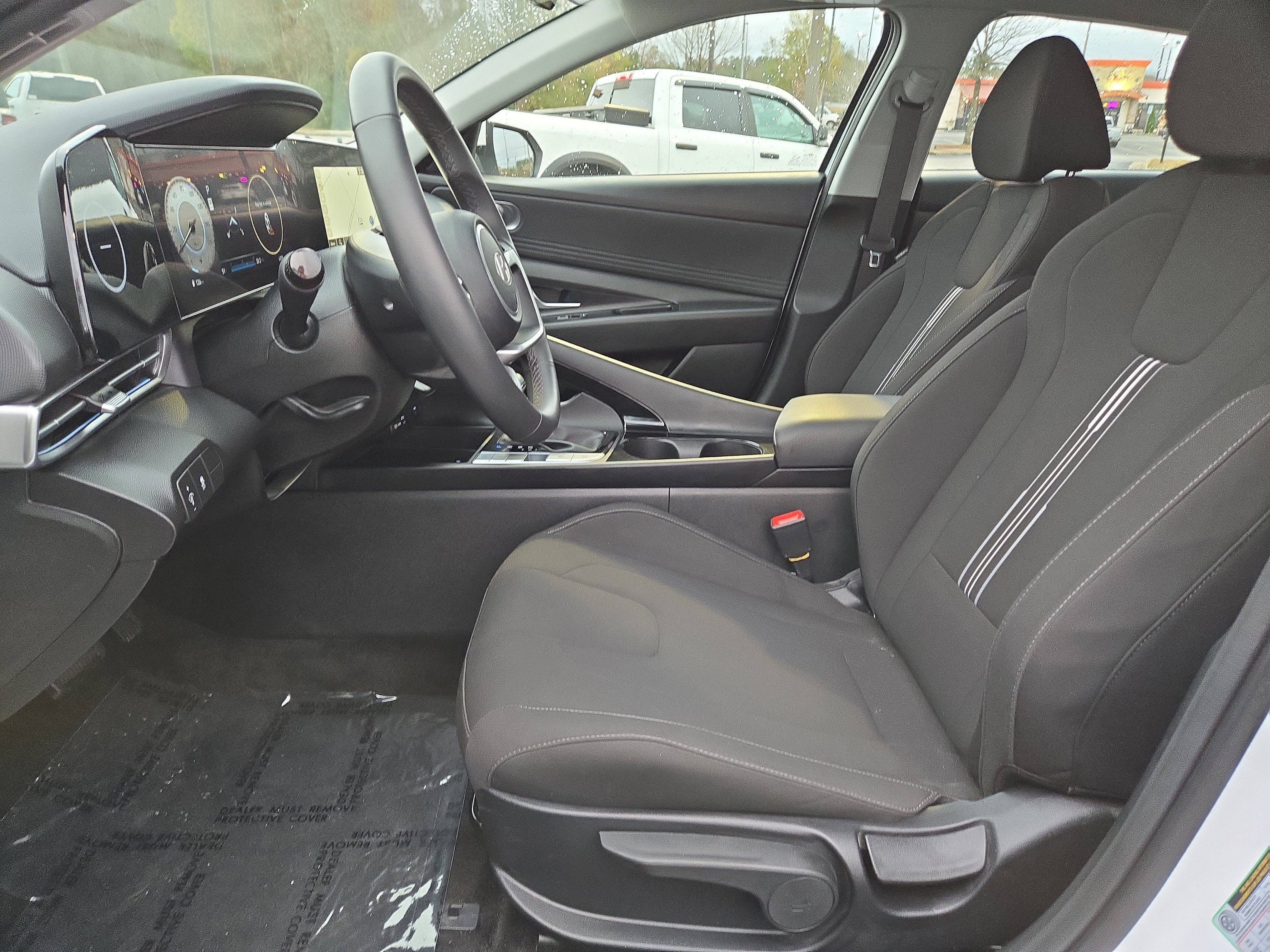 Used 2025 Hyundai Elantra SEL image 21