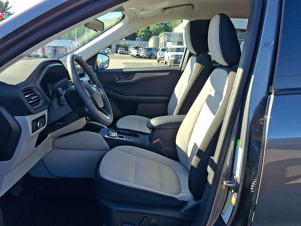 Certified 2023 Ford Escape Active AWD/4WD image 17