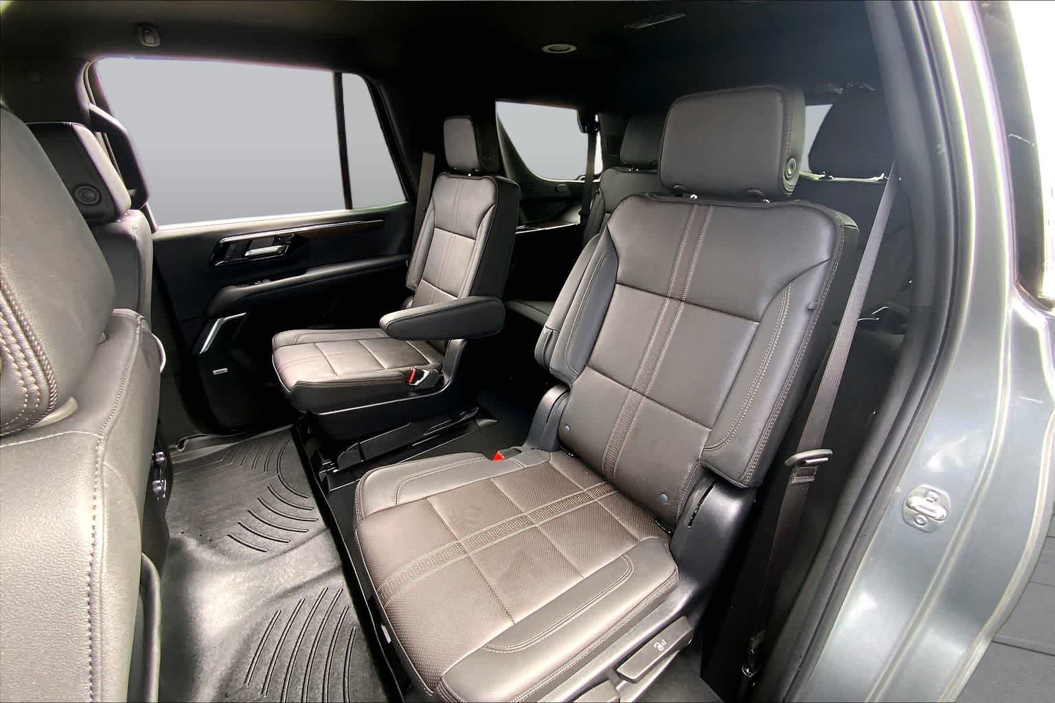 Used 2025 Chevrolet Tahoe High Country AWD/4WD image 40