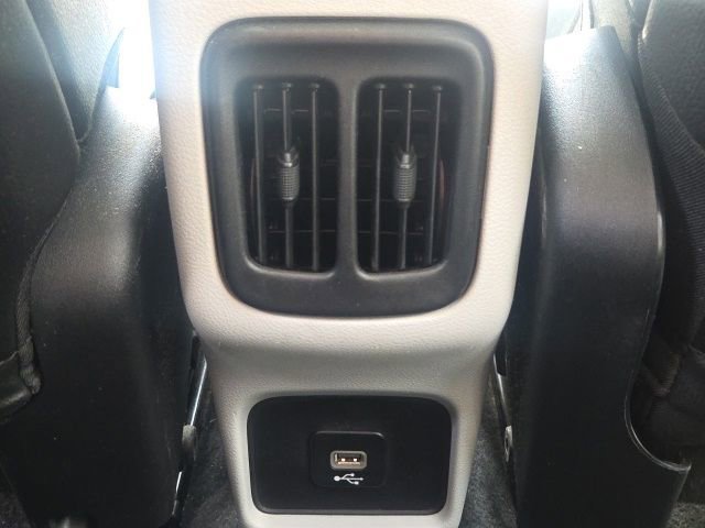 Used 2018 Jeep Compass Latitude FWD image 18